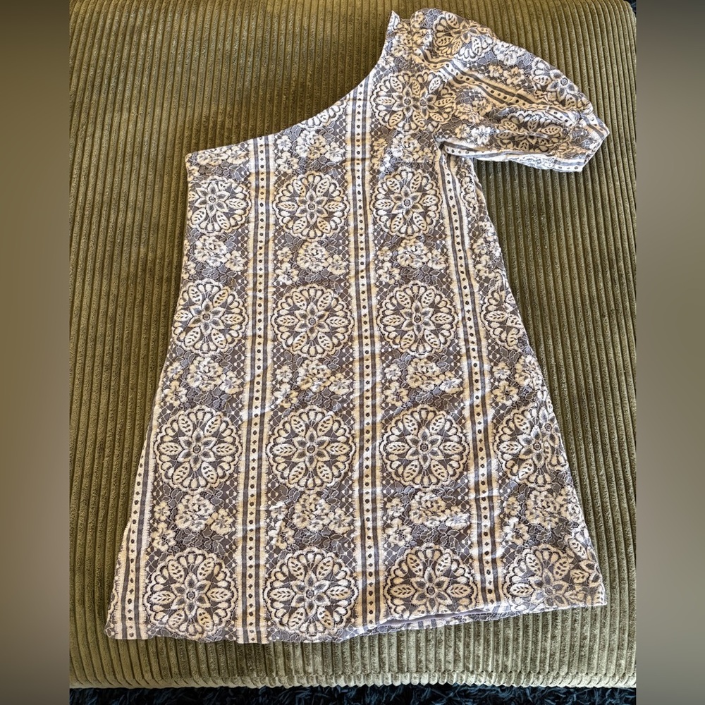 Entro Gray and White One-Shoulder Mini Dress